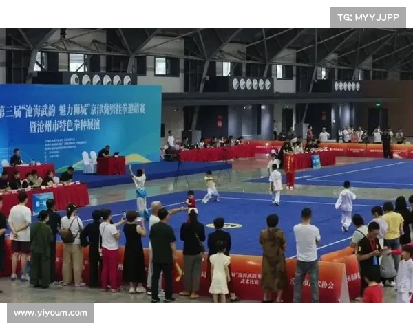 成都世运会武术套路选手收势瞬间 赛场大屏同步展示招式3D轨迹 成都世运会武术套路选手收势瞬间 赛场大屏同步展示招式3D轨迹